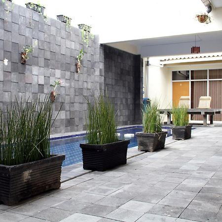 Green Leaf Guest House By Sinergi Maguwo Bagian luar foto