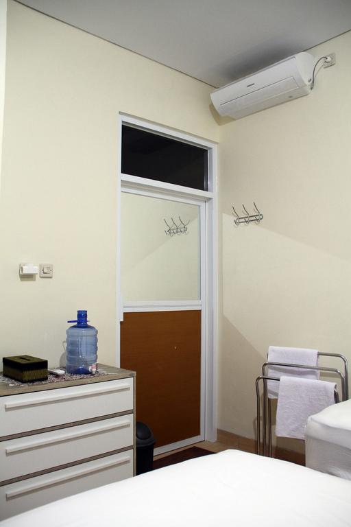 Green Leaf Guest House By Sinergi Maguwo Bagian luar foto