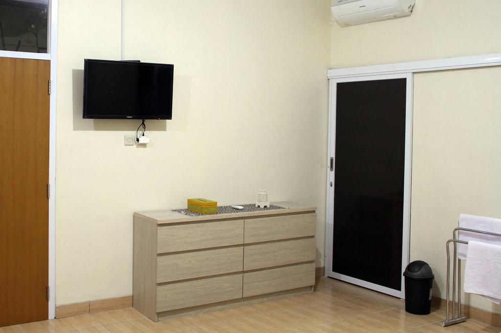 Green Leaf Guest House By Sinergi Maguwo Bagian luar foto