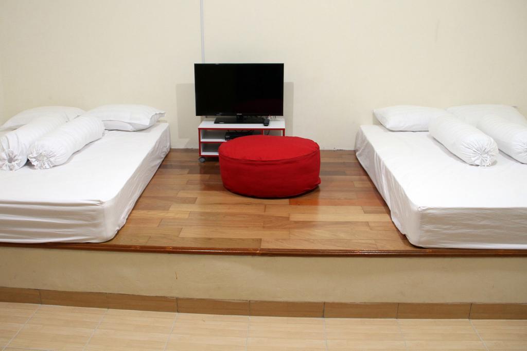 Green Leaf Guest House By Sinergi Maguwo Bagian luar foto