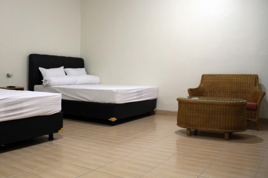 Green Leaf Guest House By Sinergi Maguwo Bagian luar foto