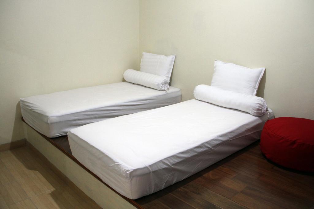 Green Leaf Guest House By Sinergi Maguwo Bagian luar foto
